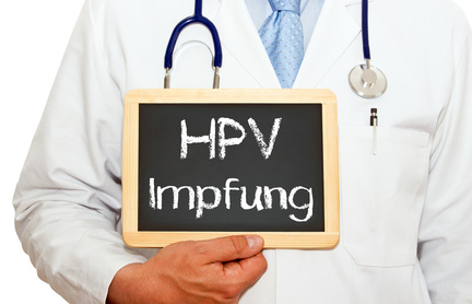 Schild mit Schriftzug HPV-Impfung